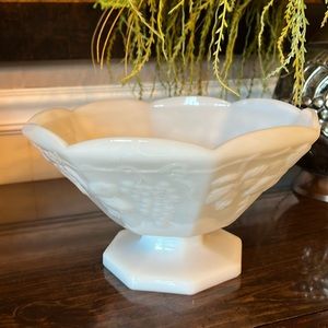 ANCHOR HOCKING Milk Glass Bowl - Vintage